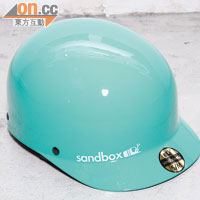 Sandbox Low Profile Helmet與其他Wakeboard配件一樣以鮮艷色彩取勝，並附送多一層海綿軟墊，就算頭細細都冇問題。<BR>售價：$820