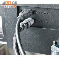 芒背提供2個HDMI輸入插口，可同時接駁電腦及遊戲機。