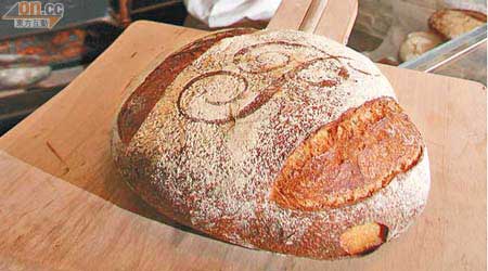 P' Bread $110/千克<br>屬於Pain au Levain的款式，每天限量製作5個，經過48小時發酵，酸度濃卻不澀不嗆，入口外層脆脆，中心部分超鬆軟，可按重量購買。