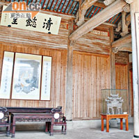 村內有中國罕見讓女性入內的祠堂鮑氏妣祠。