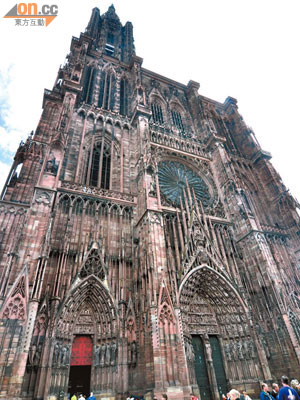 以沙岩興建的斯特拉斯堡主教座堂，一度是世界最高大樓，漂亮又宏偉。