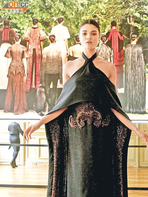 Givenchy 2012-2013秋冬高級訂造服系列在設計師Riccardo Tisci魔術手下如藝術品一樣精緻。