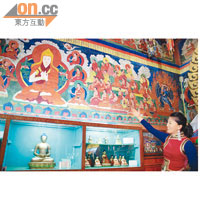 部分寺廟內有雕工細緻的佛像壁畫。