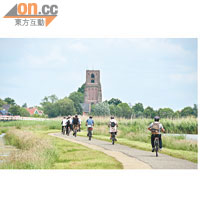 單車遊阿姆斯特丹北郊，可能是最有效率的方法。