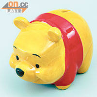 Winnie the pooh扮豬仔錢箱，可愛指數有增無減。$129（d）