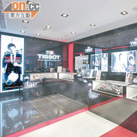 品牌早前在尖沙咀開設新專門店，新店採用招牌紅黑色調，網羅全線手錶系列。