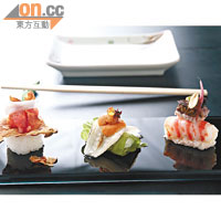 創作壽司 Omakase（廚師發辦）菜式之一<BR>創作壽司用料會按時令食材及大廚心情而定，賣相層層疊，集不同味道與口感於一身，呈現出驚喜配搭。