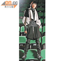 黑色皮褸 $22,500、Shorts 未定價、「Rick Owens Hun」fur coat $695,500、Thigh-high boots 未定價