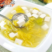 簡簡單單的豆腐大白菜湯，正是泰安區三大特產。