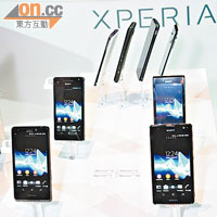 Xperia V（左上）、Xperia T（左下）、Xperia J（右上）、Xperia TX（右下）「一門四傑」，全部已經升級至Android 4.0。