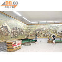 蒙古歷史文化博物館內以壁畫及模型展示蒙古族的歷史和游牧生活。