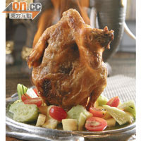 烈燄火山雞　$228<br>雞肉充滿香茅和酒香，經酒燒後皮脆肉嫩，製法有心思。