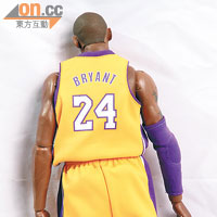 紫金色主場球衣，背面印有Bryant及24號字樣。