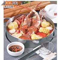 鮮茄粟米龍蝦鍋　$238（b）<br>本地珍珠龍蝦，原隻開邊放進鍋裏，配紅肉最夾。