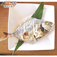 巴歌浪的午餐相當豐富，海鮮刺身與燒魚賣相都極精緻。