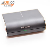 Wedge Touch Mouse體積特別輕巧，而且採用普通AA電池。售價：$529