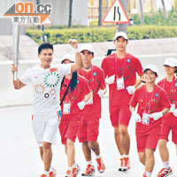 朱鼎健曾代表香港東亞運動會傳聖火。
