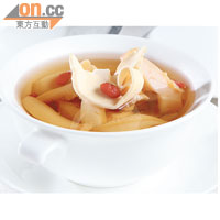 淮杞鮮雞燉螺頭　$78<br>湯底清澈、香甜不油膩，而且用料十足，是初秋最佳湯水。