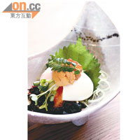 海膽半熟玉子 $58<br>日本常見家庭菜，半流心的日本蛋與海膽和魚籽攪勻吃，多重味道和滑溜的口感叫人滿足。