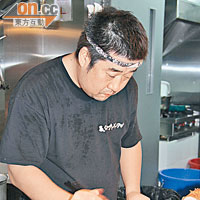 專程由日本總店調來香港的山崎先生。