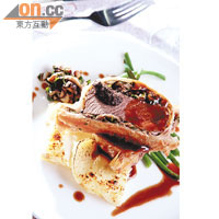 Wagyu Beef Wellington <br>威靈頓牛柳相當經典，但Tom卻在鬆軟的和牛肉內夾入以黑松露炒過的蘑菇，味道更濃郁Juicy。