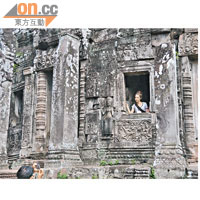 吳哥窟乃高棉式建築的高峰之作，外牆浮雕極之精緻美麗。