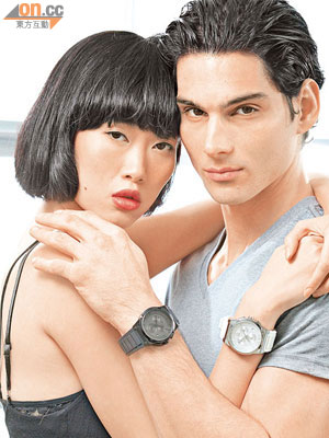 On Angie：ck dart白色錶面配白色橡膠錶帶手錶 $4,150<BR>On Taner：ck dart PVD全黑手錶 $4,400