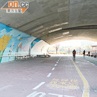 公園着重美化，就連隧道都繪上壁畫美化一番。