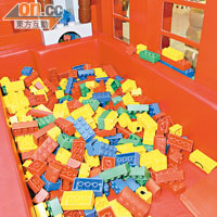 場內還有LEGO波波池，係人都想跳落去！可惜只限5歲以下小朋友進入。