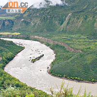 雅魯藏布江是世界海拔最高的河流。