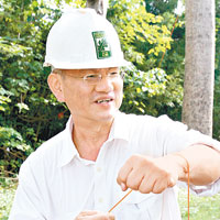 香港樹木學會會長Sammy，身兼香港攀樹師總考牌官。