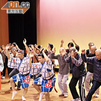 表演和示範後，舞蹈員會邀請觀眾一起感受阿波舞的樂趣。