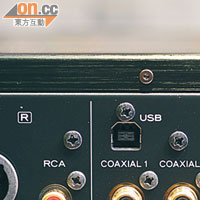 UD-501的模擬音訊輸出備有RCA及平衡XLR插口。