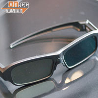 新一代主動式快門3D眼鏡PK-AG3，外形更纖巧輕身。