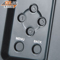 透過機背操控掣，能簡單控制開關、轉台及設定菜單選項。