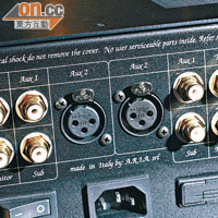 備有4組RCA輸入及1組平衡輸入插口，支援接駁高階CD/SACD機。
