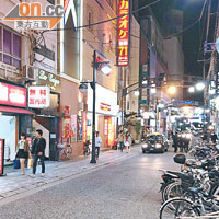 卡拉OK店是日本每個城市必備的。