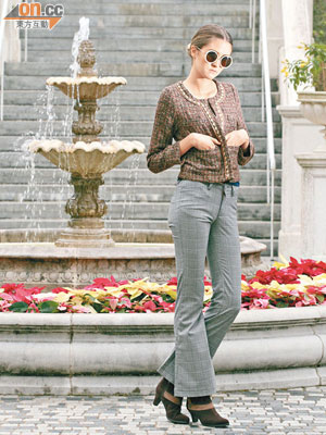 白色圓框太陽眼鏡（Stylist's Own）、Natural Couture碎花Tweed外套 $1,018（b）、deicy黑白格仔喇叭長褲 $2,000（c）
