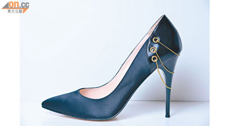 黑×金色鏈飾高踭鞋  $1,195