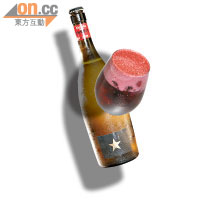 Sangria $70（前）、Estrella Inedit $110/750ml（後）（a）<br>傳統西班牙飲品Sangria在紅酒內加入多款生果浸製，再配一層Sangria Foam，味道偏乾身但果香濃郁；還有西班牙名牌啤酒，口感清新而複雜。