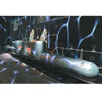 Panerai設有Submersible系列展覽，更將展覽館布置成黑漆漆的深海一樣。