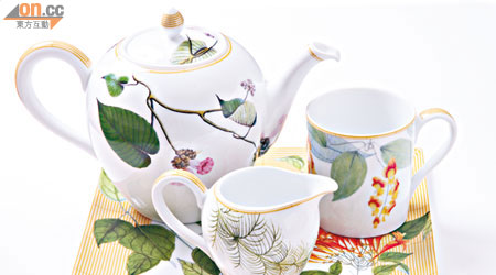 當代餐桌系列 Jardin Indien：$4,370（茶壺）、$1,980（底碟）、$1,070（茶杯）、$1,350（奶壺）（b）<br>設計師將印度花朵融入茶具當中，典雅中不失異國情調。