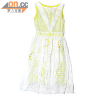 黃×白色刺繡薄紗背心裙 $2,699（b）