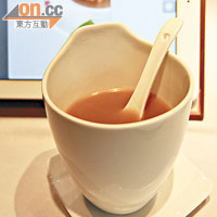 野藕山藥滋補湯由野生蓮藕和有機山藥經2小時熬成，只有一小碗，味道卻超濃郁，￥68/位（約HK$85）。