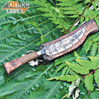 泰雅族獵人的刀，砍樹或切肉都得，非常實用。