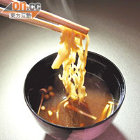 紅味噌湯用上夏普海鰻，非常爽口鮮甜。