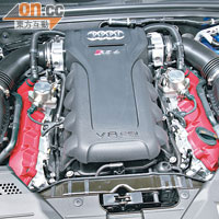4.2公升FSI引擎，可輸出強大動力，並有低耗油特性。