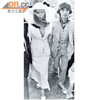 1971年Bianca Jagger及Mick Jagger結婚，二人均穿上由Yves Saint Laurent設計的服飾，其中Bianca Jagger的婚紗更採用Le Smoking的風格設計西裝，成為時裝界一大Fashion Moment。