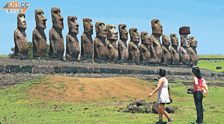 Ahu Tongariki由15個背靠大海的巨人石像組成，是復活島上最為聞名的地標。