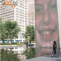 Millennium Park的現代噴泉，懂得變臉。